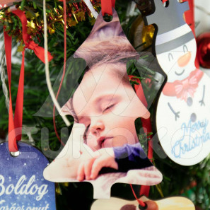 Albero di Natale con ornamenti personalizzati